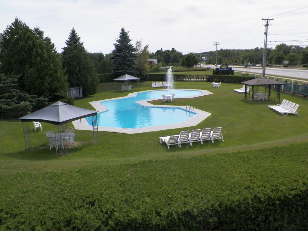 Days Inn By Wyndham Shelburne/Burlington Exteriör bild