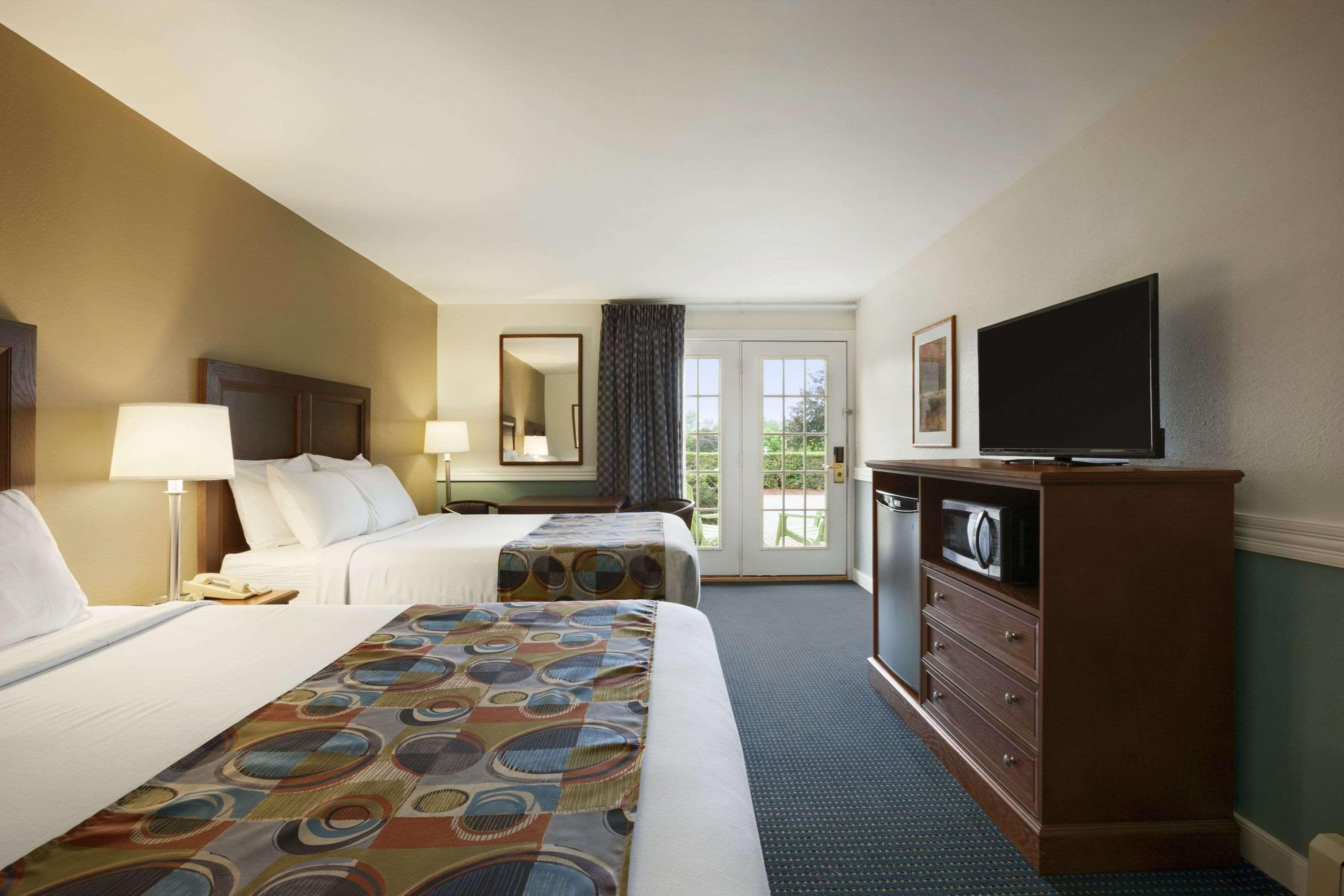 Days Inn By Wyndham Shelburne/Burlington Exteriör bild