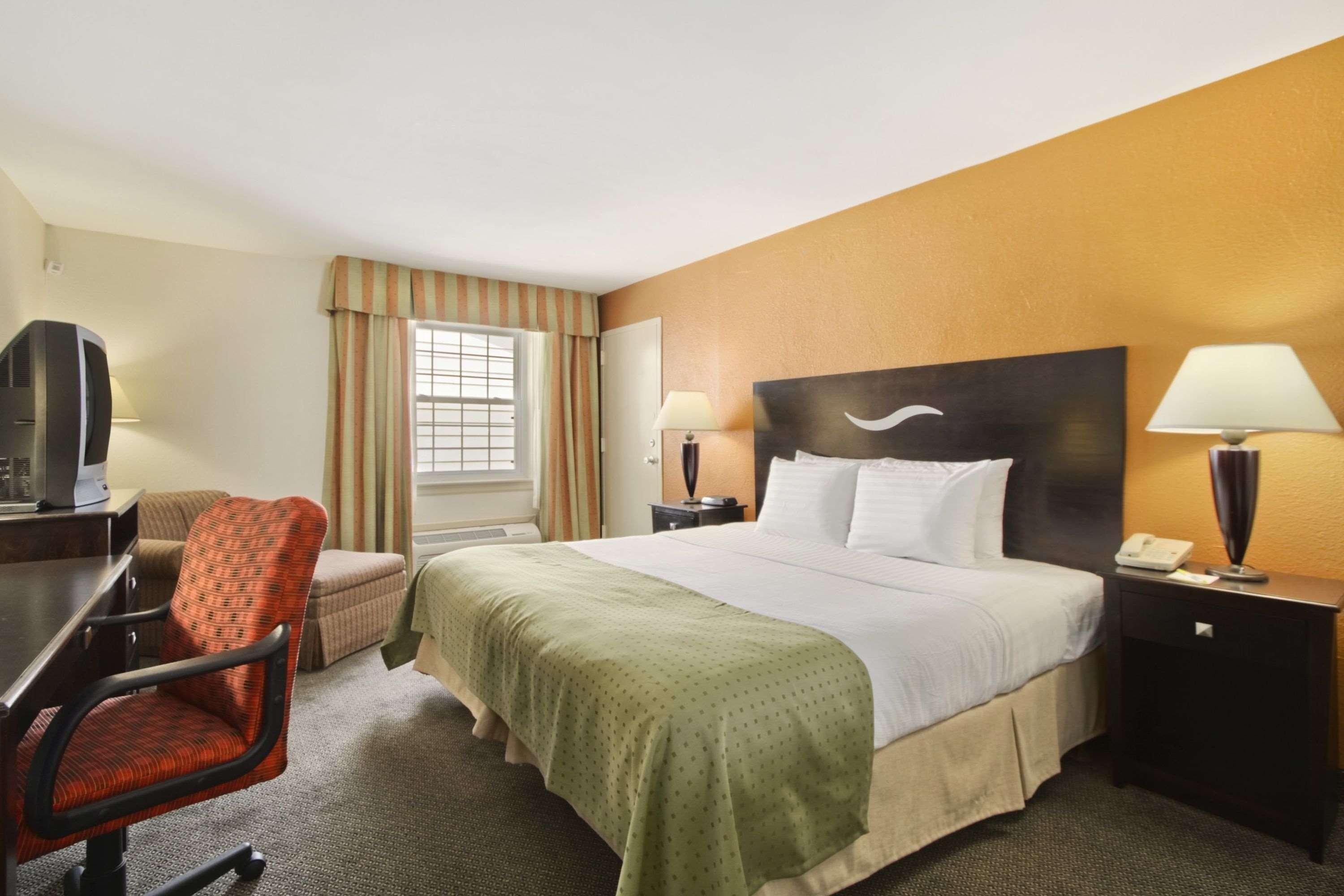Days Inn By Wyndham Shelburne/Burlington Exteriör bild